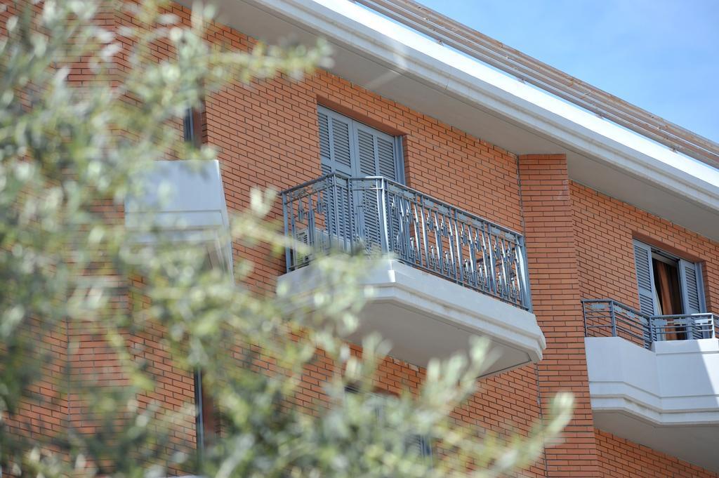 Athens Atrium Hotel & Jacuzzi Suites Exterior photo